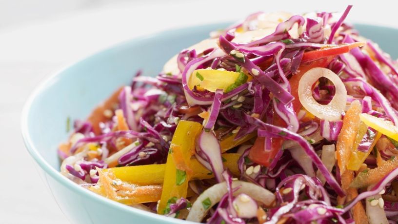 A bowl of Vietnamese chicken slaw in close up